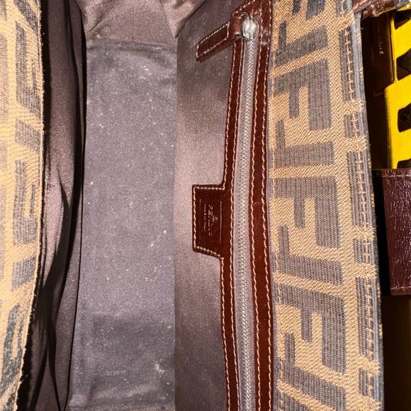 Fendi  Bag. 100% Authentic. Dustbag incl. In good used (vintage) condition. - Picture 7 of 14